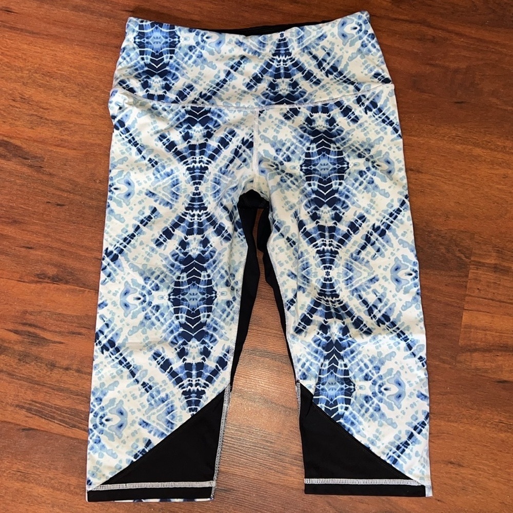 Blue white black VSX workout Capri size Large moderate compression mid rise - Picture 8 of 8